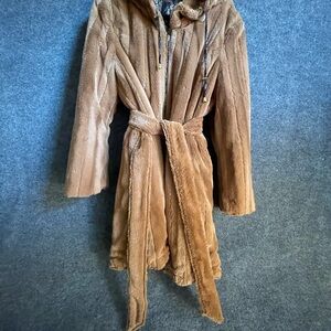 IMAN Platinum Collection , size XL Luxurious Brown Faux Fur Coat. Reversible .